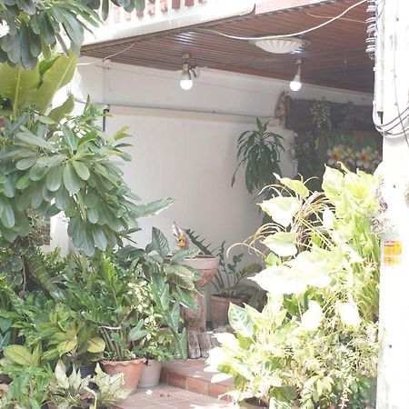 A House Boutique Guesthouse Bangkok Exteriör bild