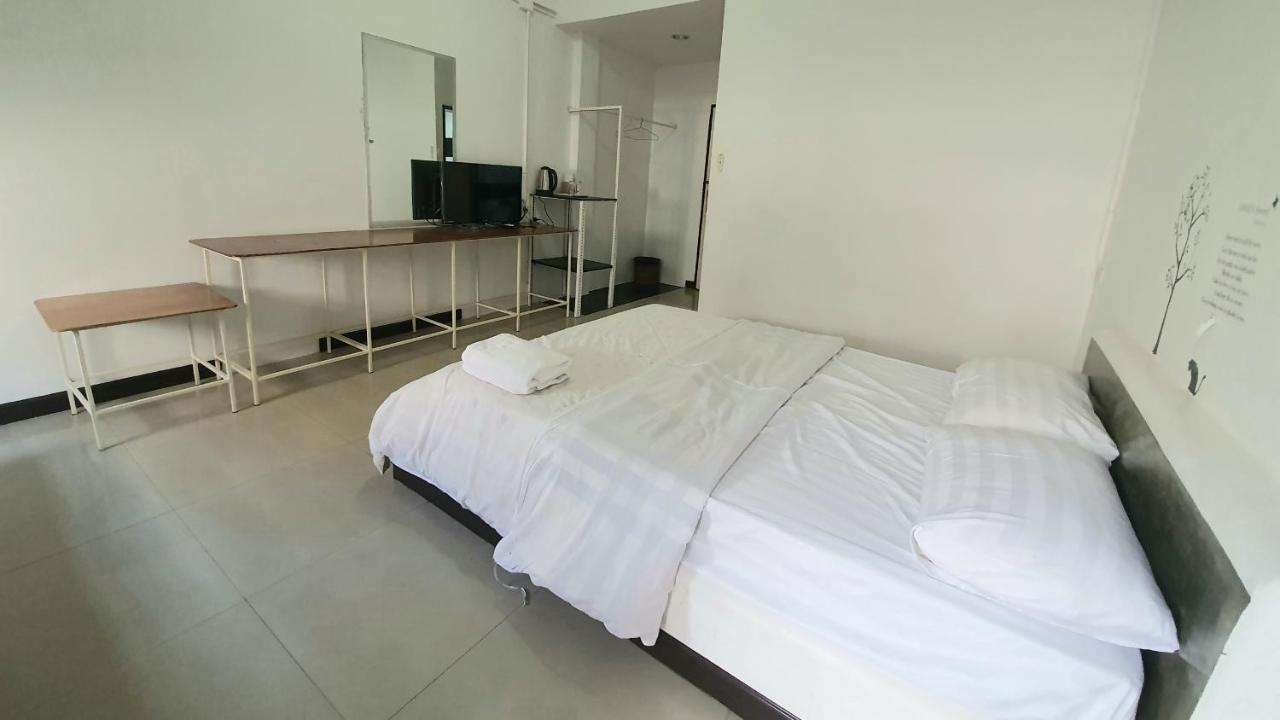 A House Boutique Guesthouse Bangkok Exteriör bild